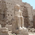 Statue aus Alabaster im Tempel von Karnak