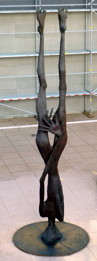 Statue beim Bahnhof Potsdamer Platz ...