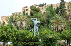 Statue "Biznaguero" vor der Alcazaba in Malaga