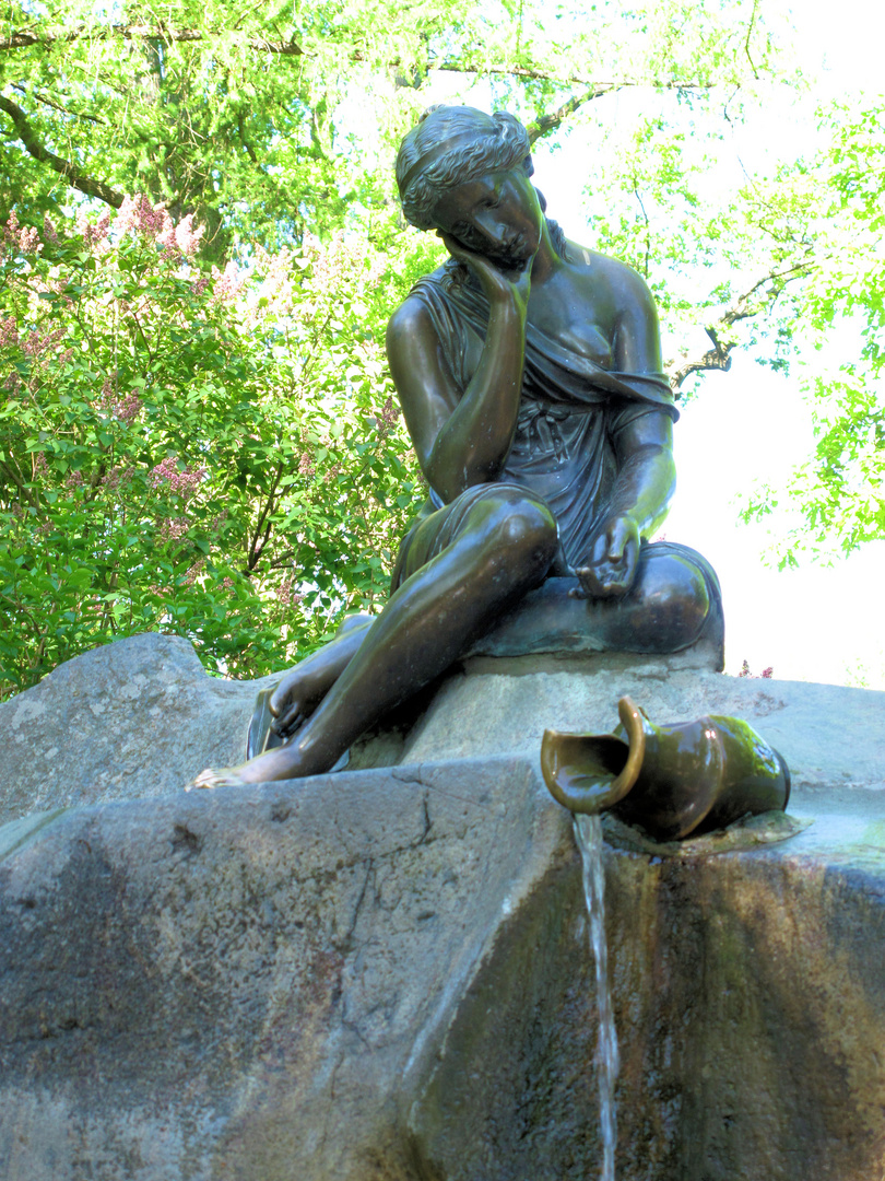 Statue - Brunnenmädchen