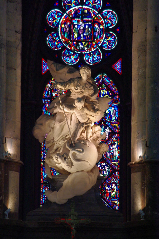 statue cathedrale Beauvais