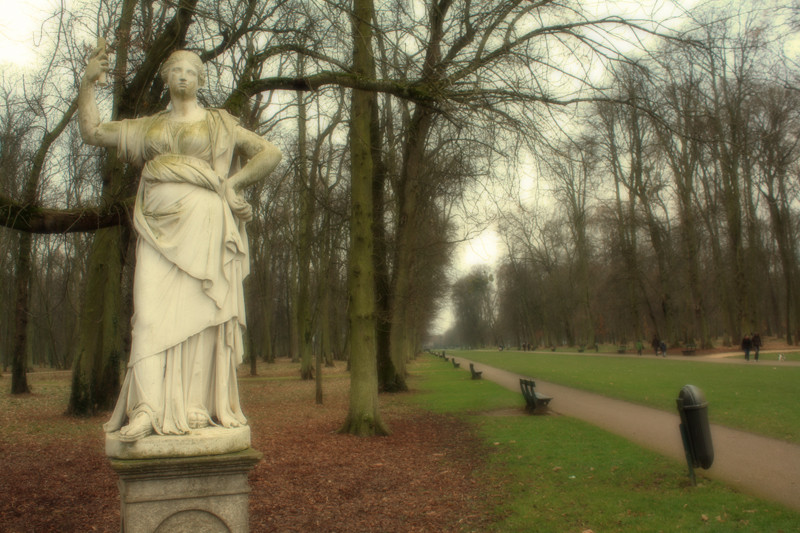 Statue Colombière retouchée