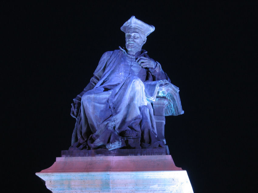 Statue de Rabelais à Chinon