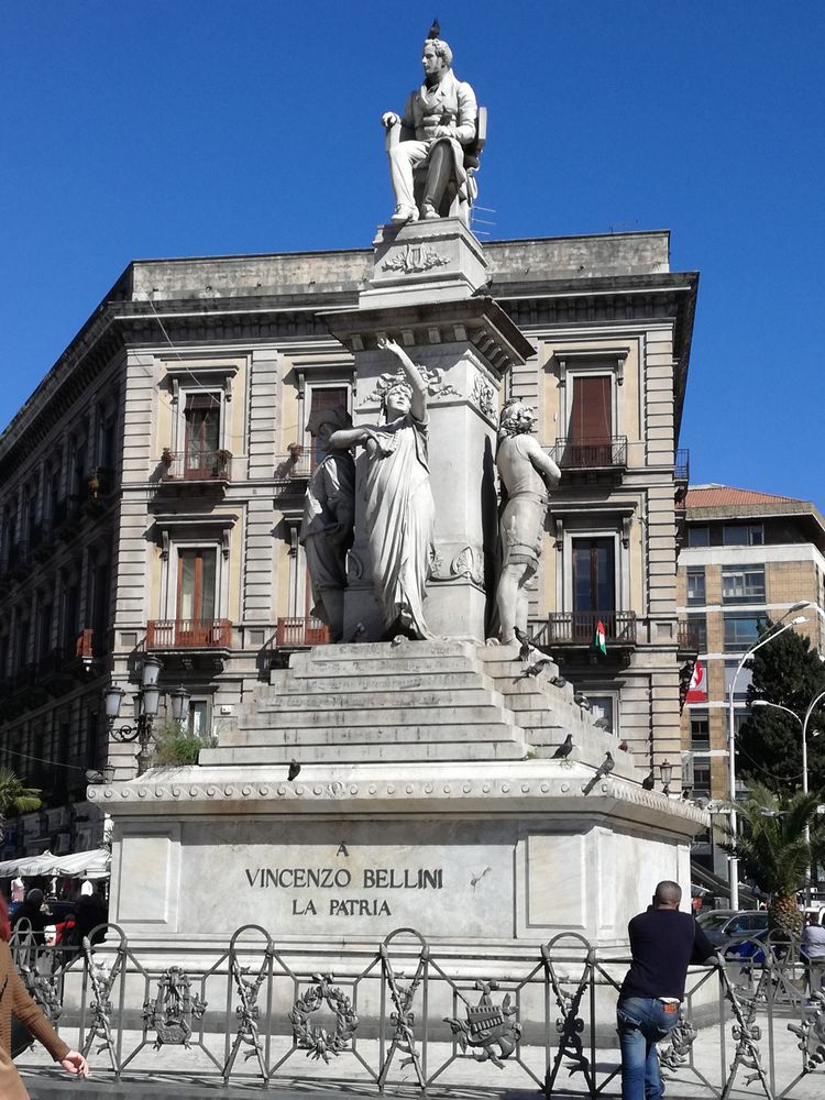 Statue de Vincenzo Bellini; Catane photo et image italy, world