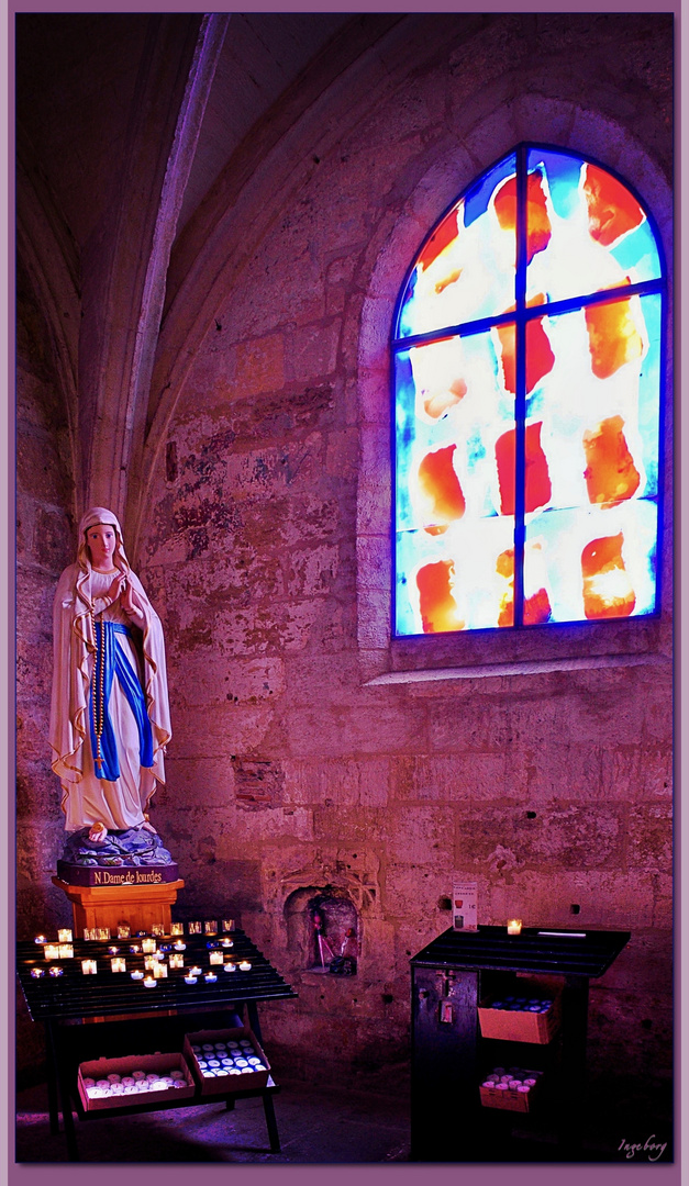 Statue der Gottesmutter von Lourdes