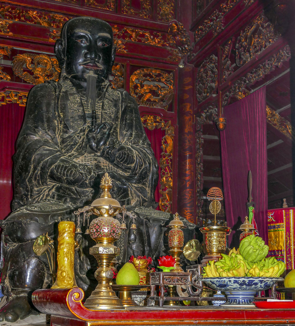 ...Statue der Gottheit im Quan Thanh Tempel in Hanoi...