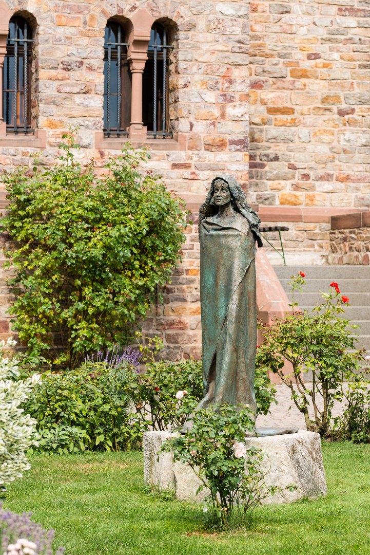 Statue der Hl. Hildegard 92