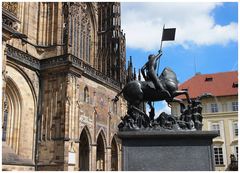 Statue des Hl. Georg vor dem Veitsdom