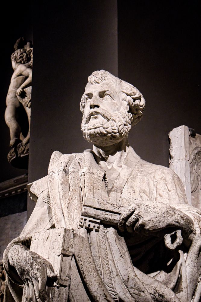 Statue des Petrus im Duomo di Siena