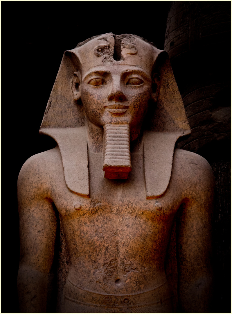 statue des pharaos ramses II.