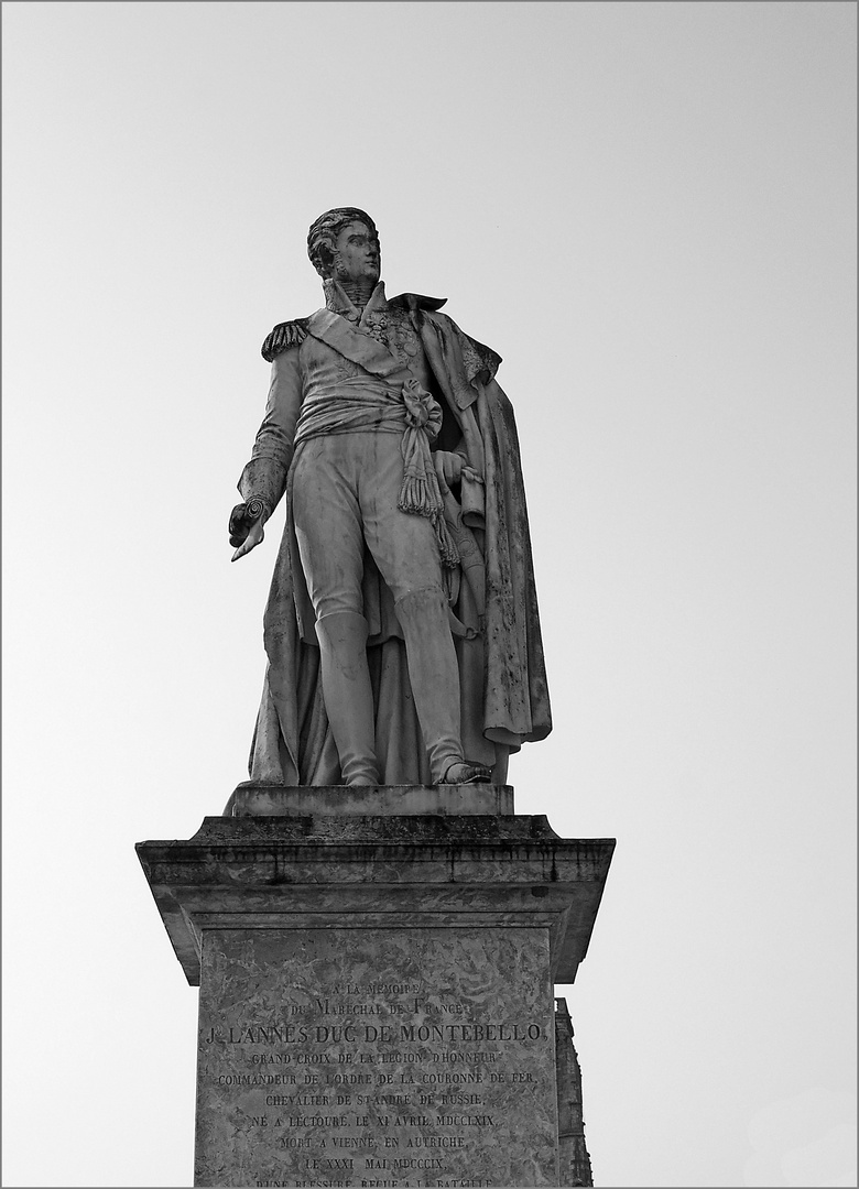 Statue du Maréchal Lannes…