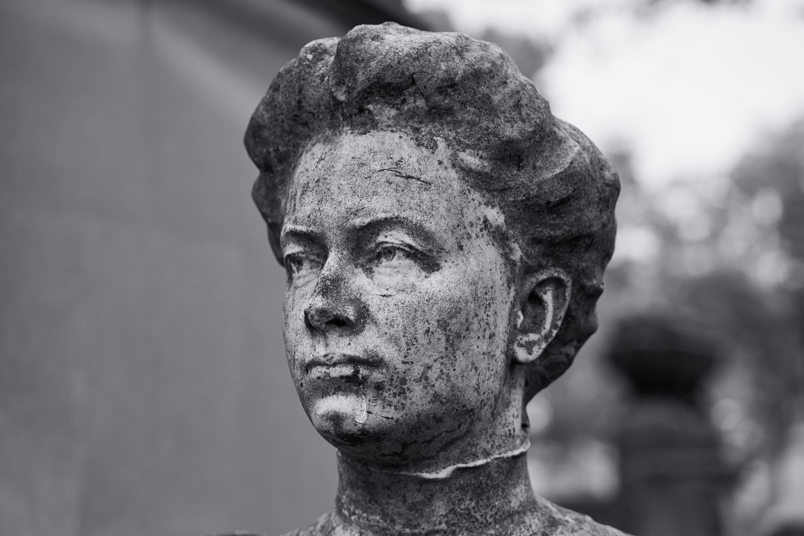 Statue du Père Lachaise.