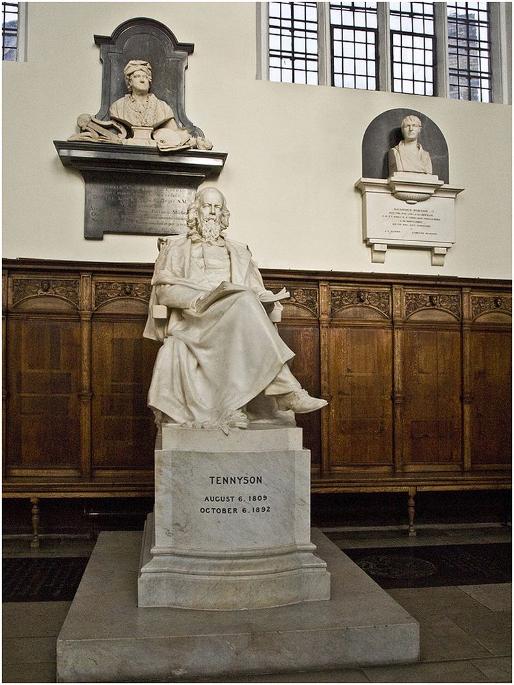  Statue du poète Alfred Tennyson ancien élève de Trinity College