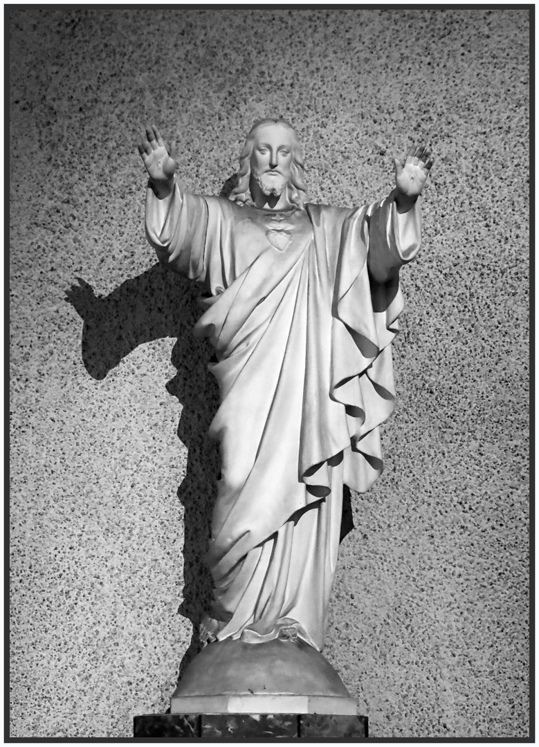 Statue du Sacré-Coeur du Christ  -  Eglise Sainte-Jeanne d’Arc, Nice