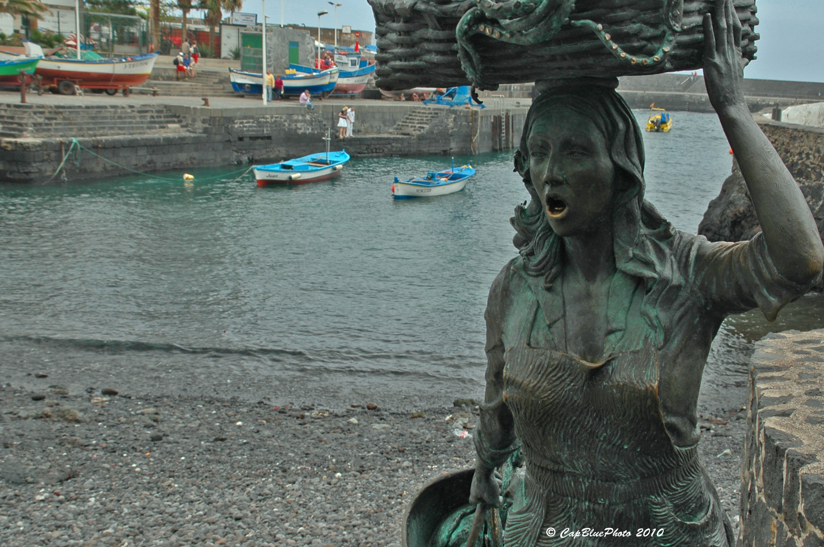 Statue einer Fischerin im Hafen von Puerto de la Cruz