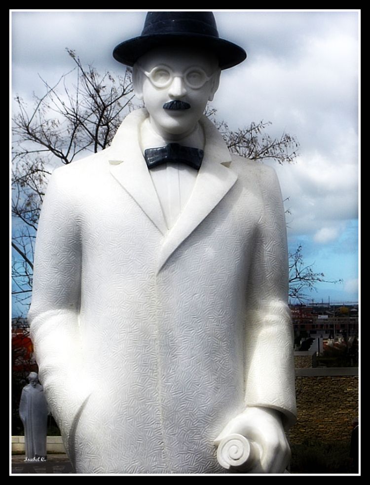 Statue (Fernando Pessoa)