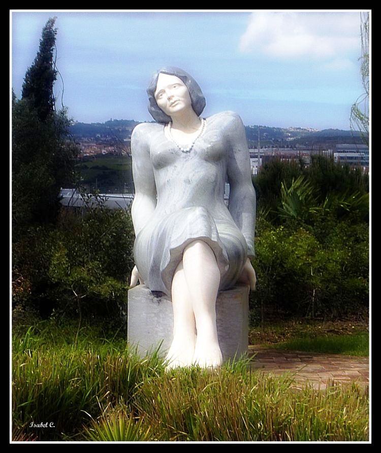 Statue (Florbela Espanca)
