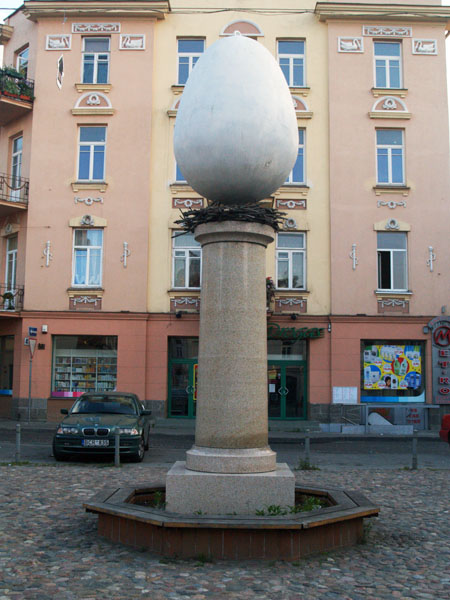 Statue for the EGG