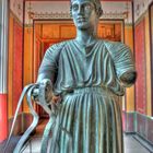 Statue im Aschaffenburger Pompejanum (HDR)