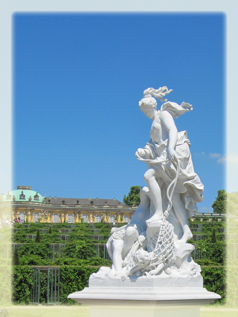 ++ Statue im Park von Schloss Sanssouci ++