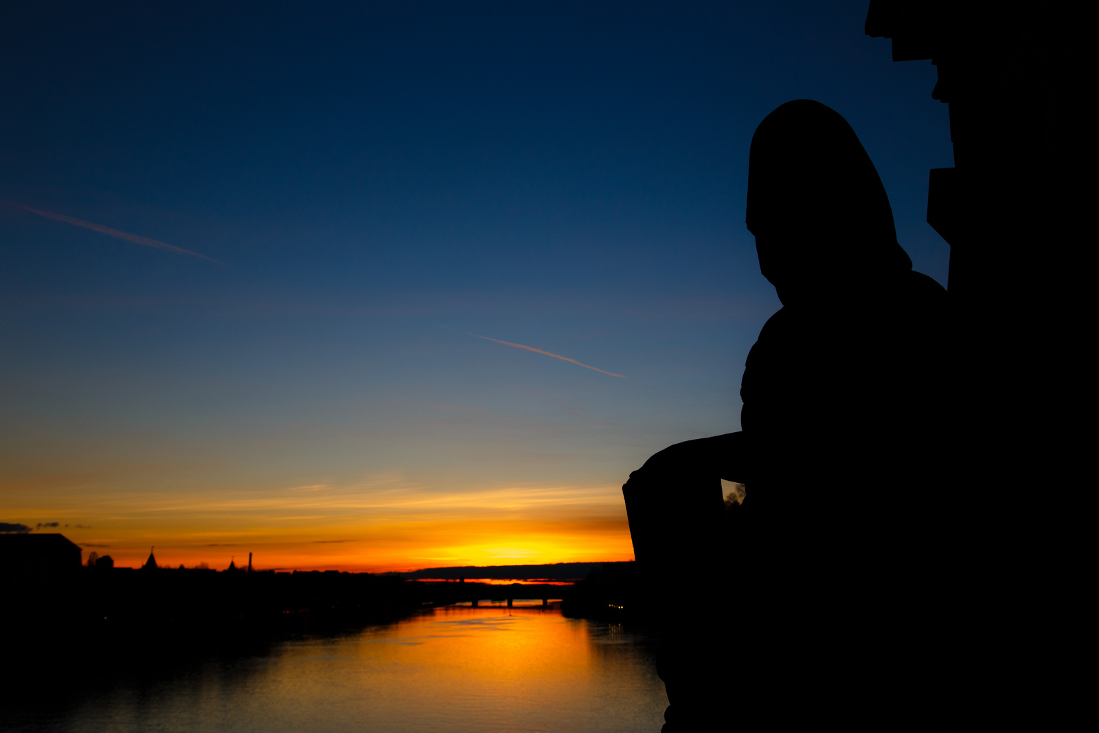 Statue im Sonnenuntergang