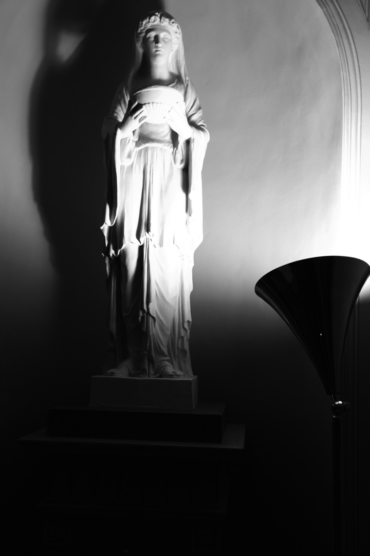 Statue im Spotlight