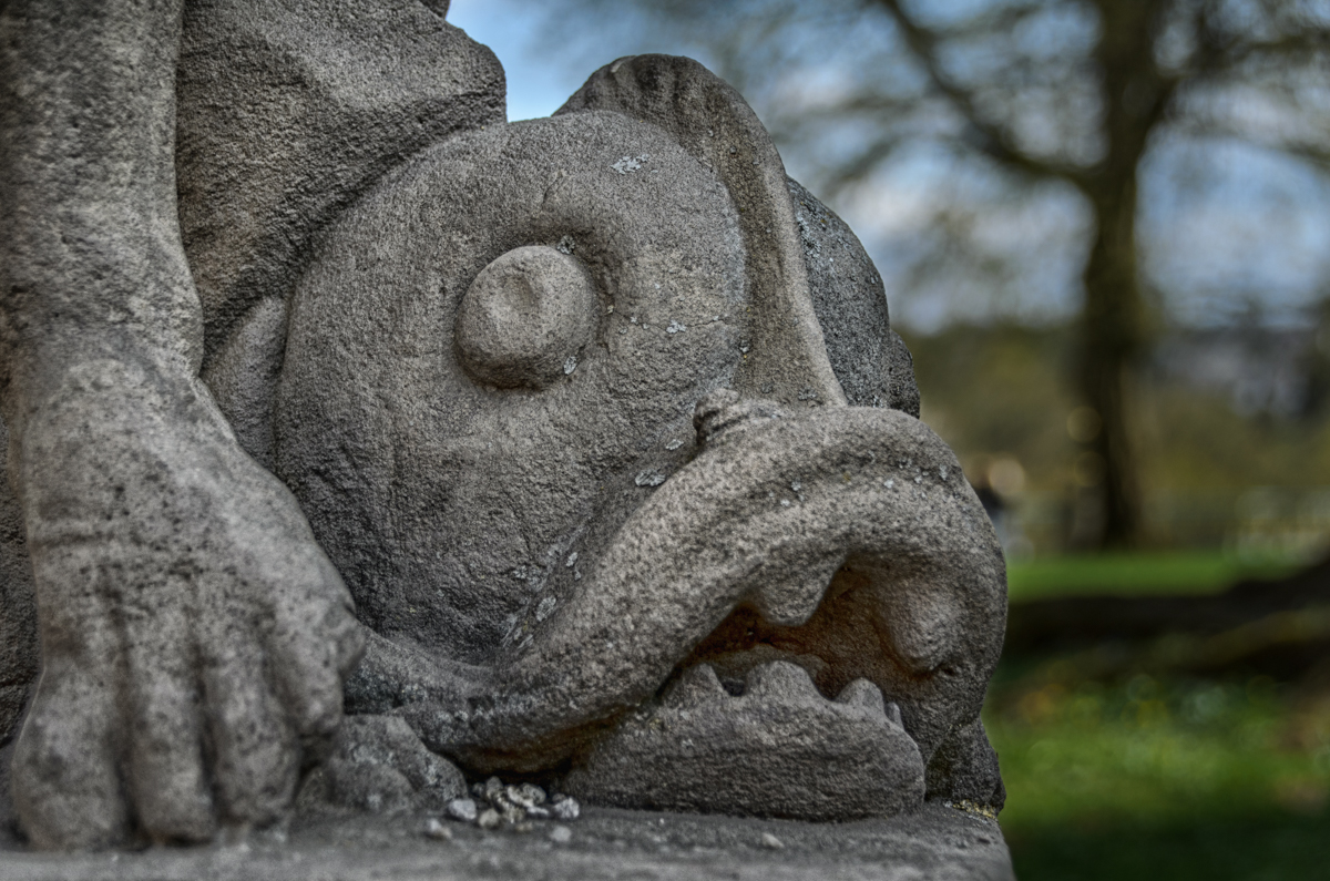 Statue im Weilburger Schlosspart - Element Wasser