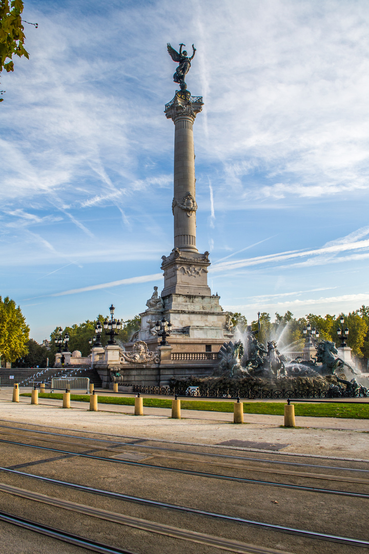 Statue in Bordeaux