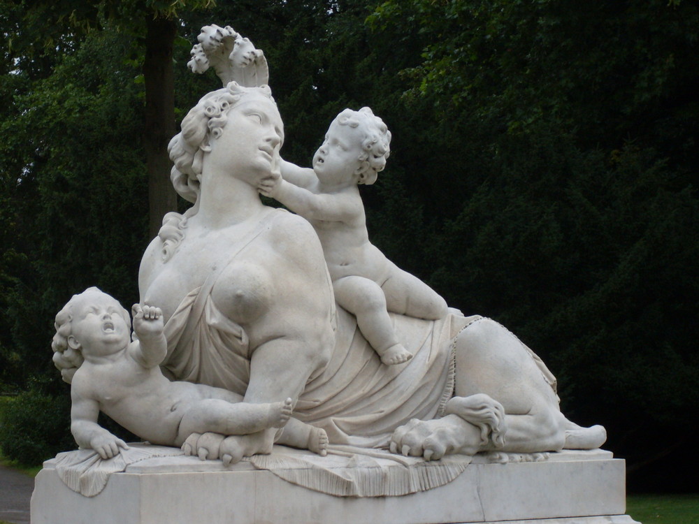 Statue in im Schloss Garten von Schloss Sans Soucci (Berlin)