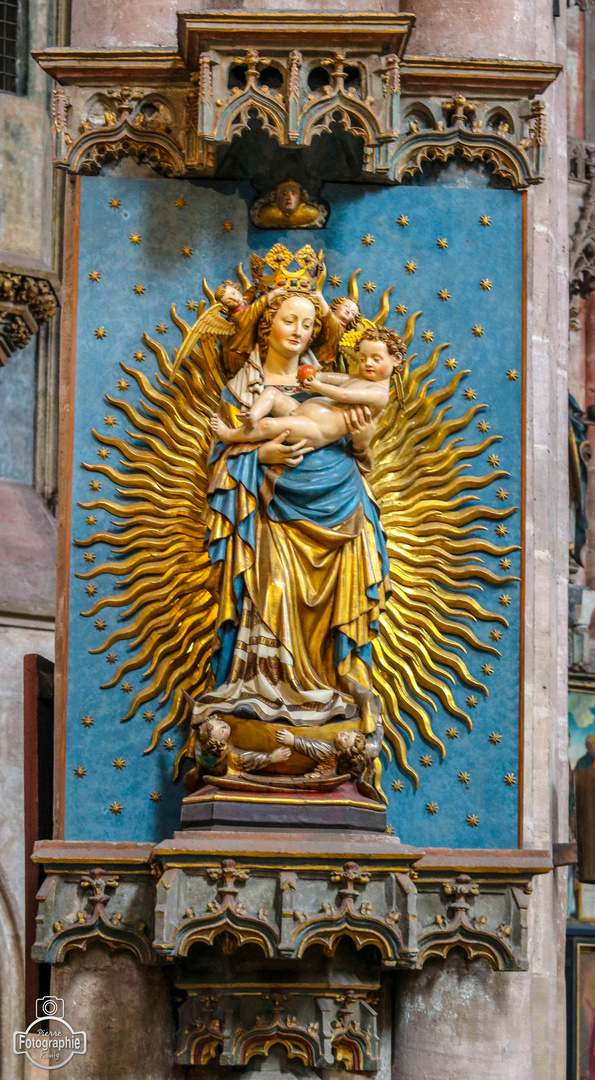 Statue in Kirche