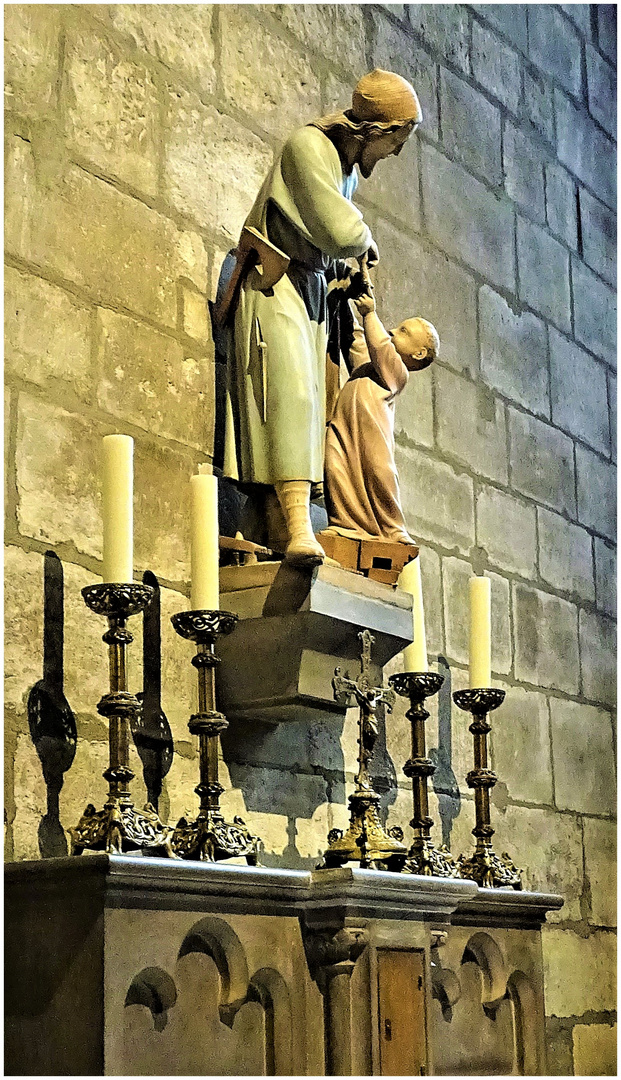 Statue in Notre Dame