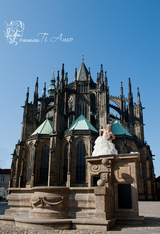 STATUE IN PRAG