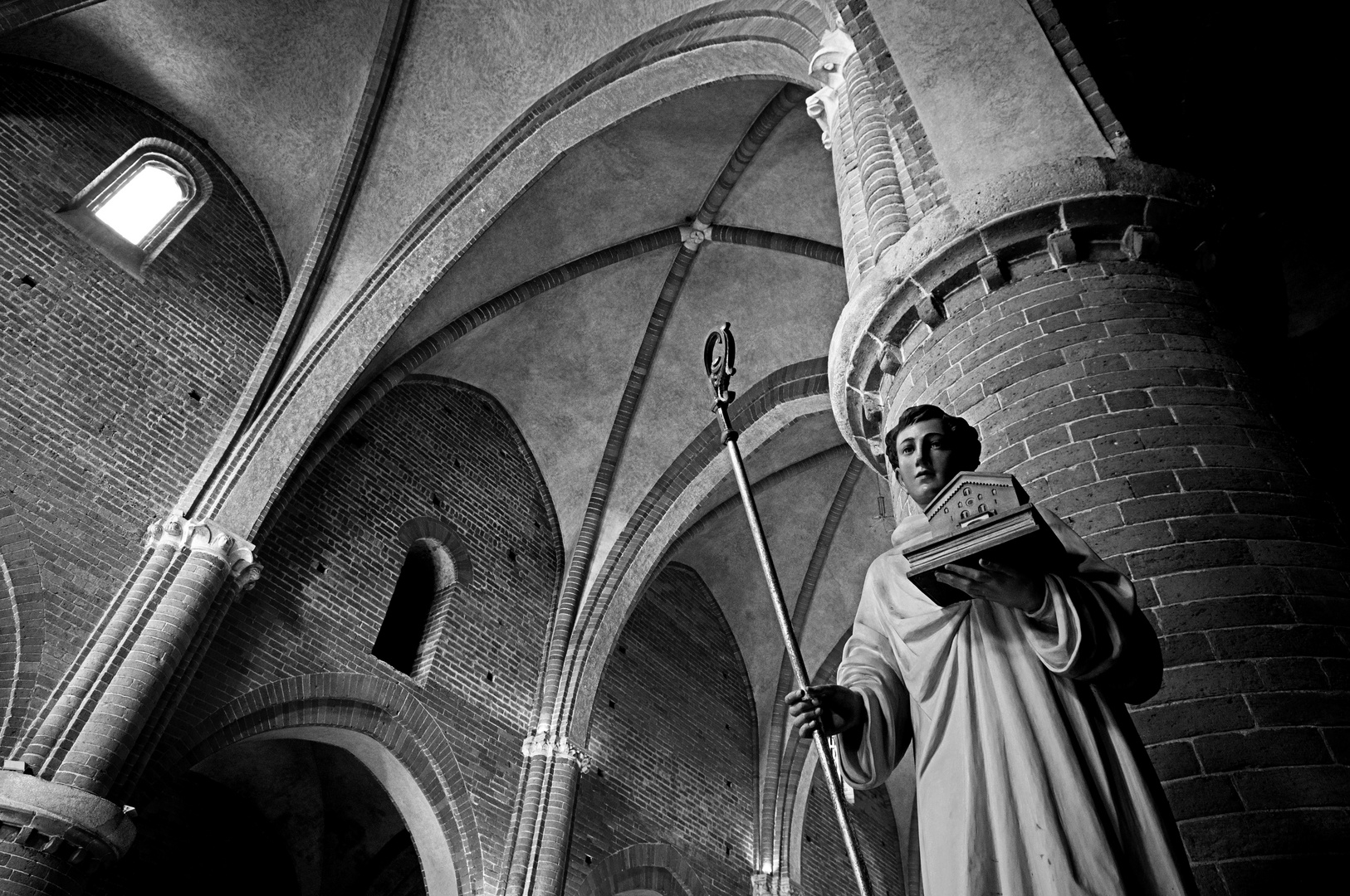 statue in the abbazia