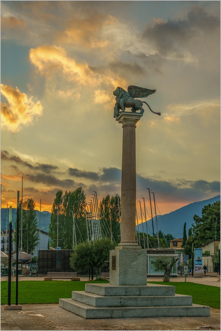 Statue mit dem geflügeltem Löwen von San Marco 