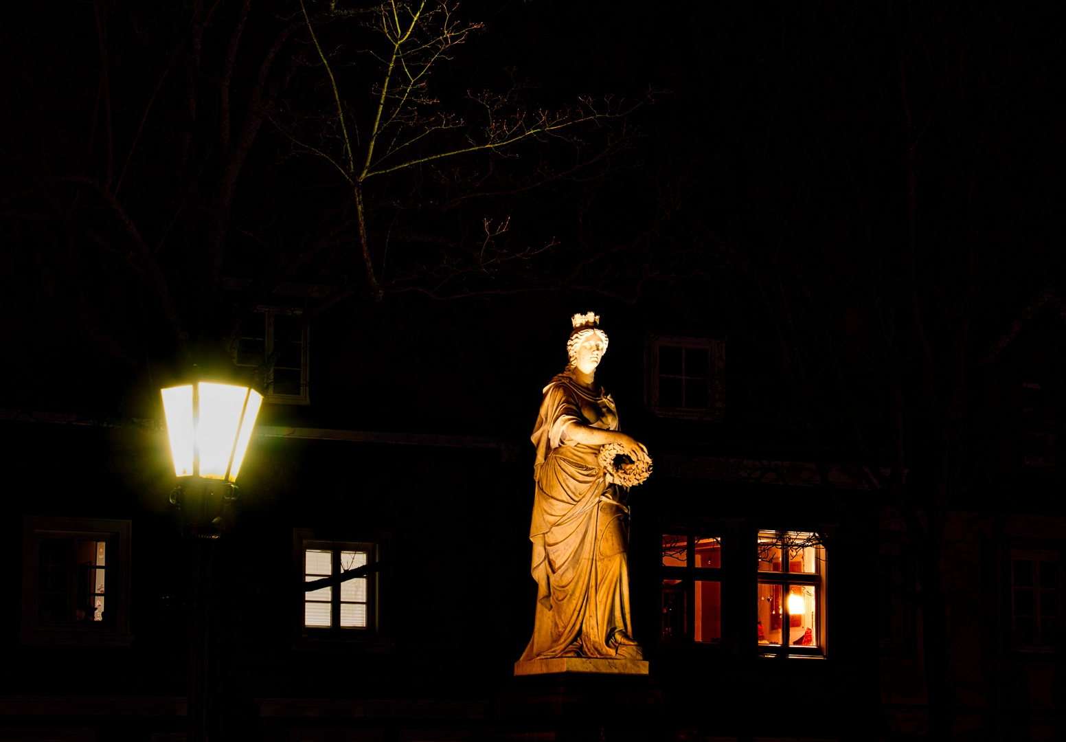 Statue mit Laterne Altstadt Hattingen