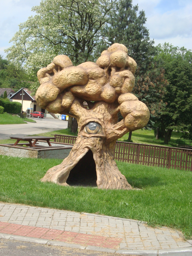 Statue of a tree