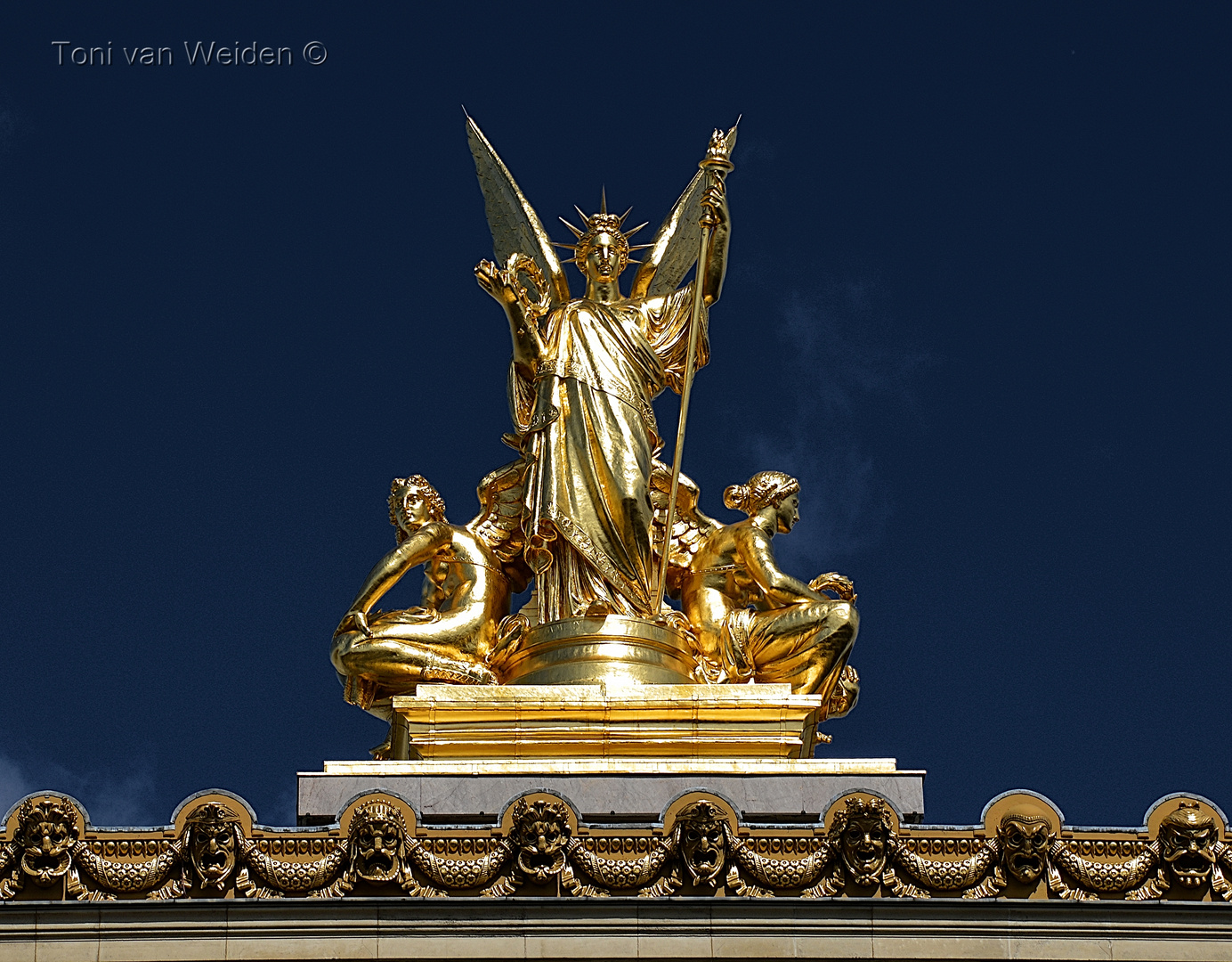 Statue Opera Garnier