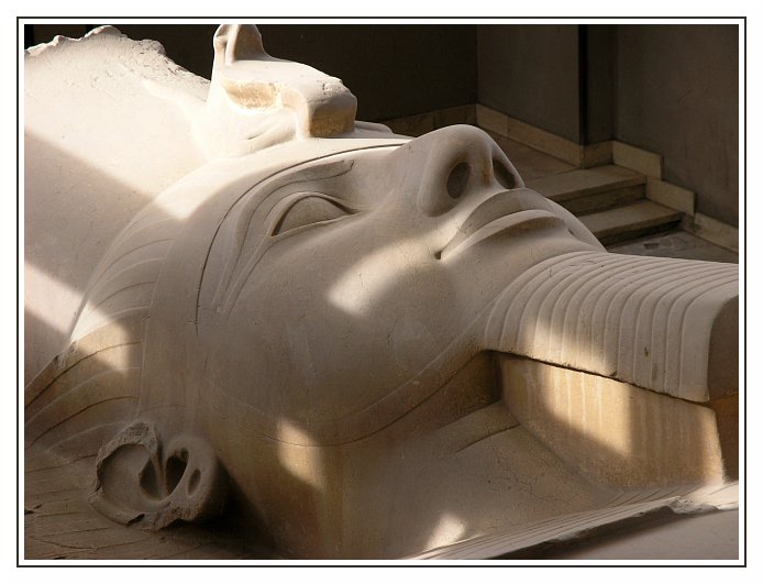 Statue Ramses II in Memphis