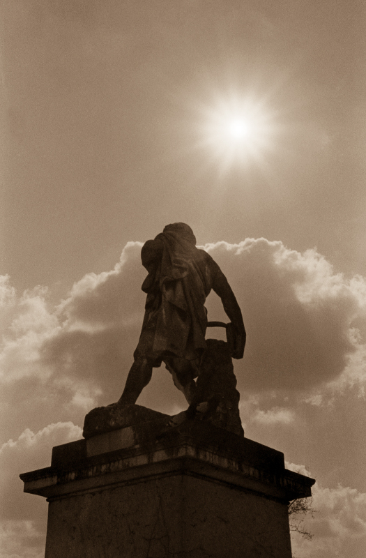 Statue und die Sonne