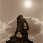 Statue und die Sonne