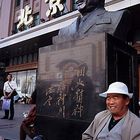 Statue von einem Kaufhaus in Peking