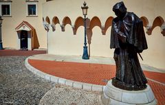 Statue von Francesco Grimaldi am Fürstenpalast Monaco