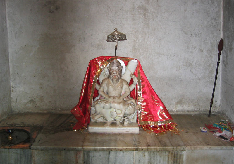 Statue von Narasimha in einem Tempel in Sarahan