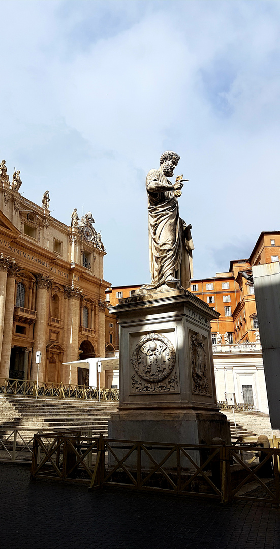 Statue von Papst Pius