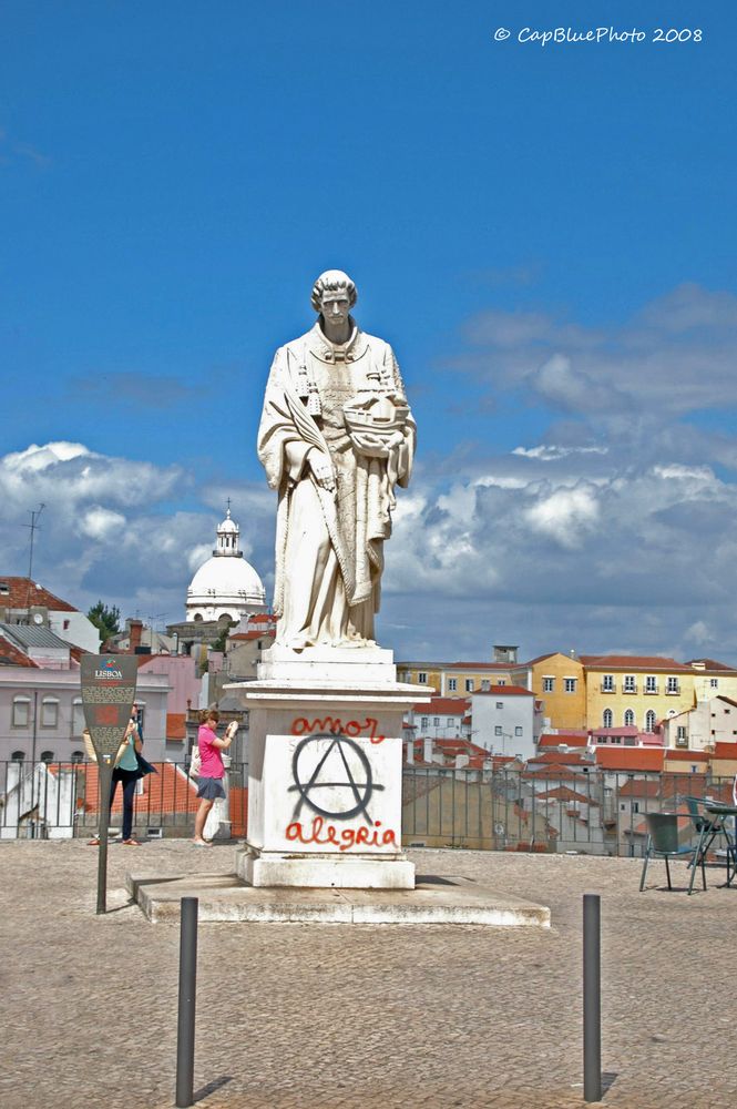 Statue von Santa Lucia bei Miradouro de Santa Lucia