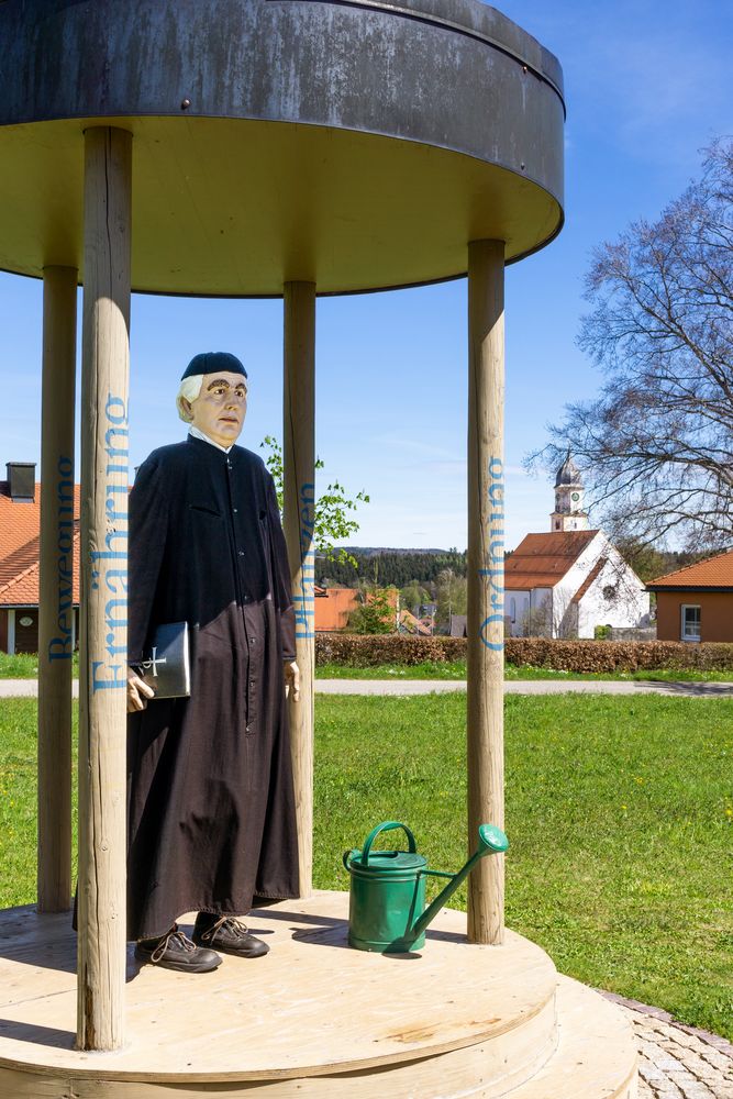 Statue von Sebastian Kneipp in Bad Grönenbach.