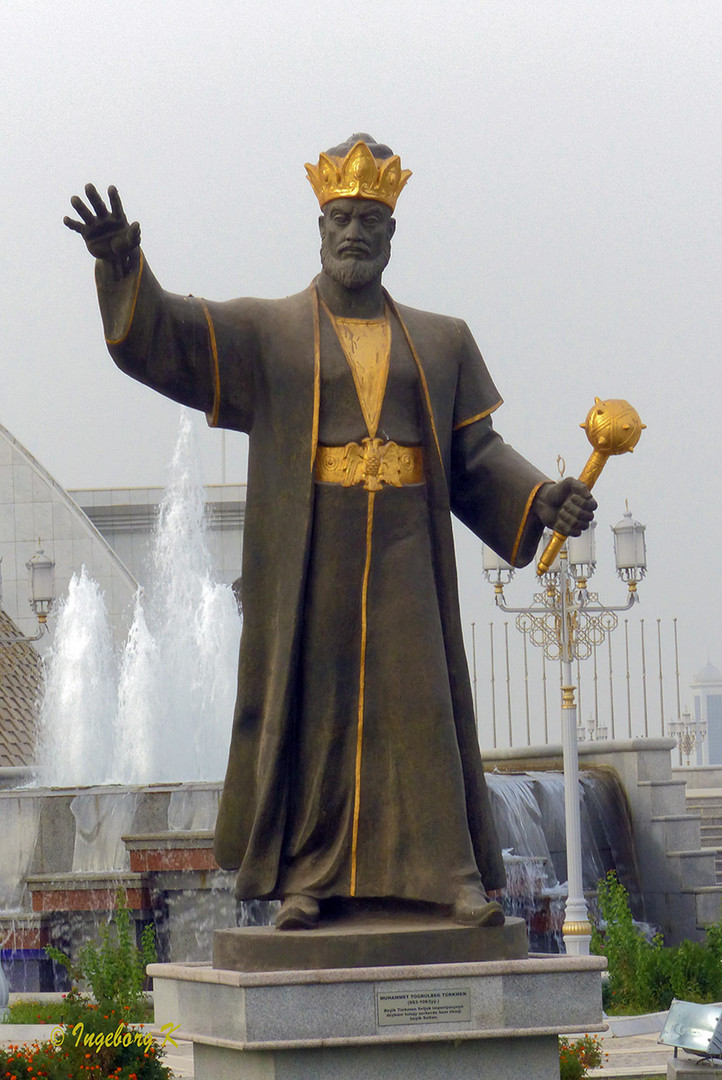 Statue vor dem Palast