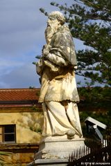 Statue  vor der Kathedrale in Cefalu / Palermo