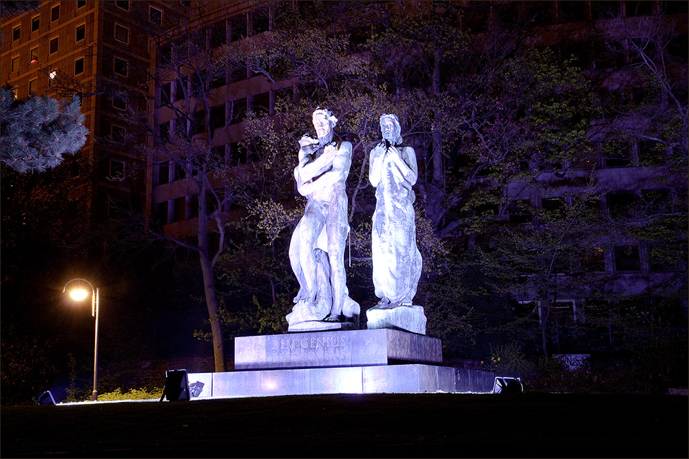 Statue vor der Oper