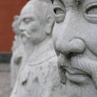 Statuen am Konfuzius-Schrein in Nagasaki 2